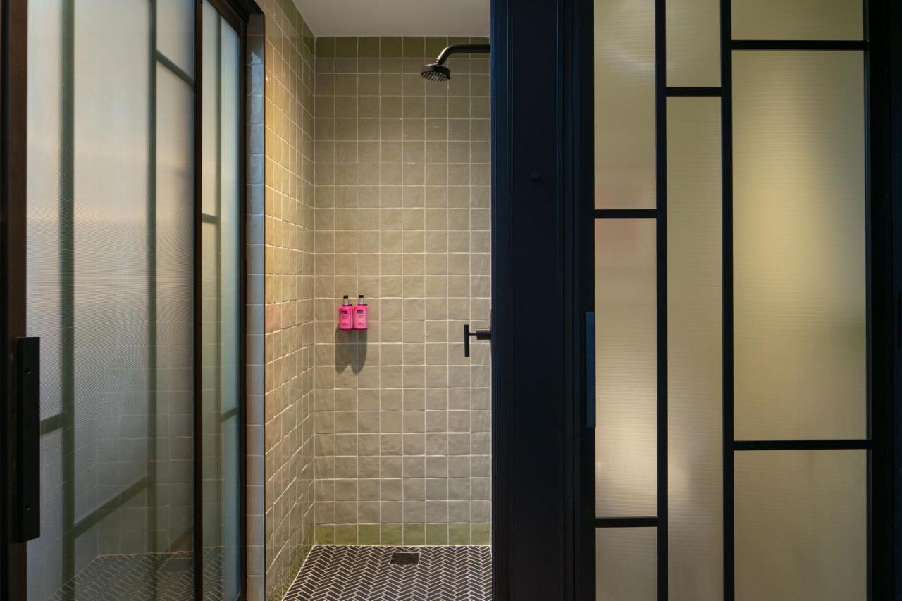 Moxy Brooklyn Williamsburg Hotel New York Exterior photo