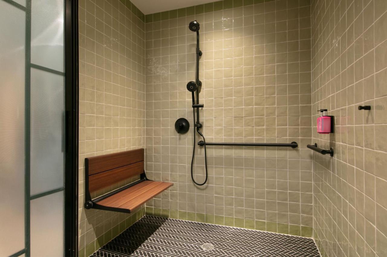 Moxy Brooklyn Williamsburg Hotel New York Exterior photo