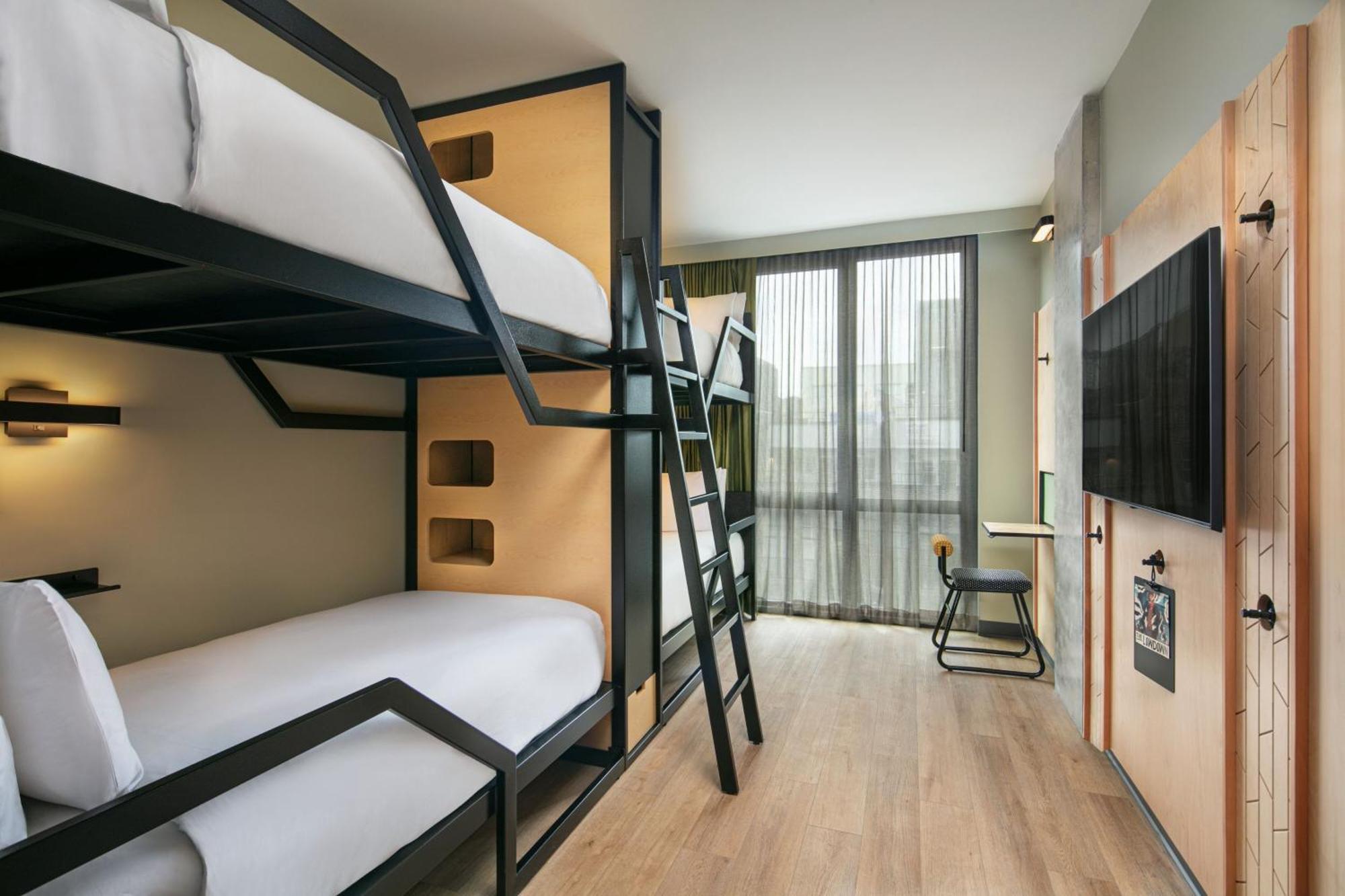 Moxy Brooklyn Williamsburg Hotel New York Exterior photo